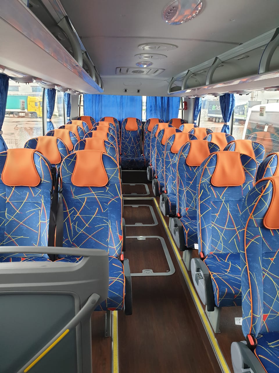 Большой автобус Yutong
